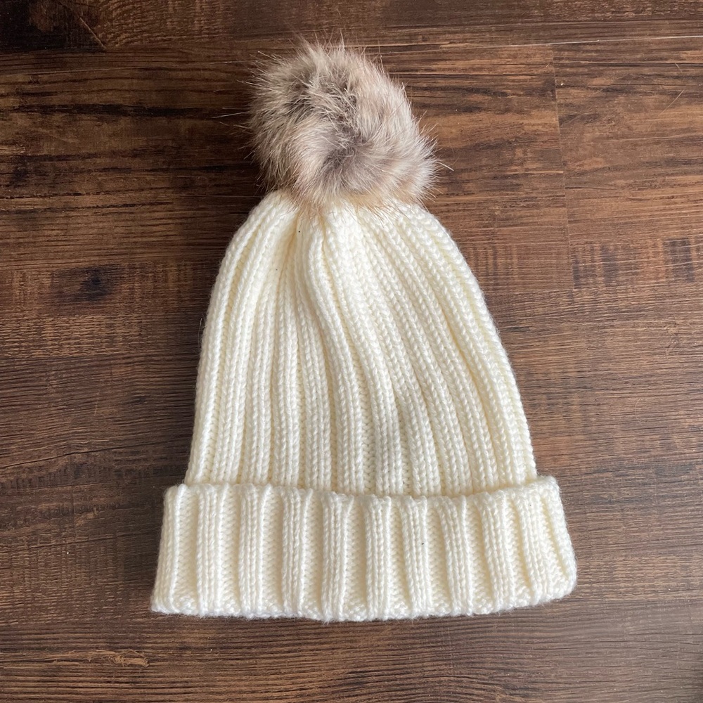 🌷4/$25🌷Knit pom pom beanie